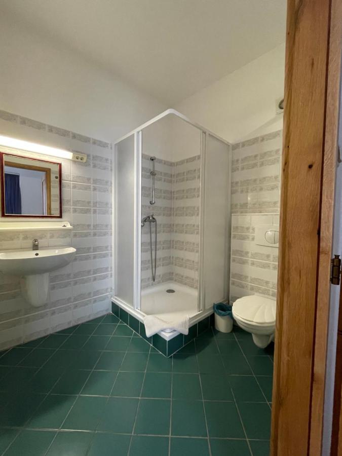 Katalinkert Panzio Bed & Breakfast เยอร์ ภายนอก รูปภาพ
