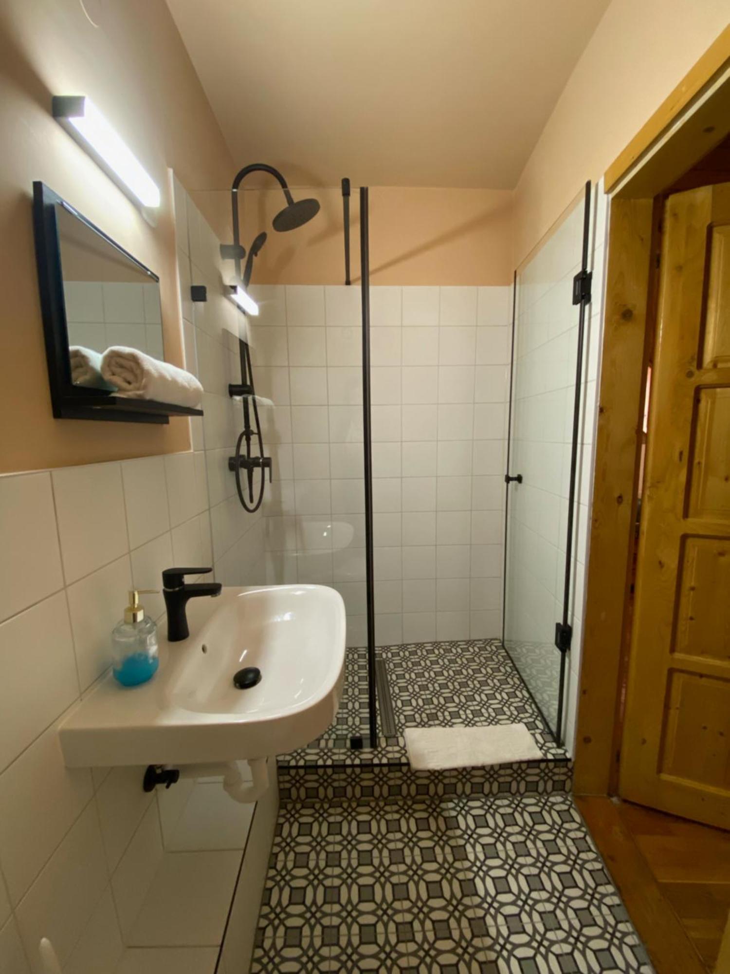 Katalinkert Panzio Bed & Breakfast เยอร์ ภายนอก รูปภาพ