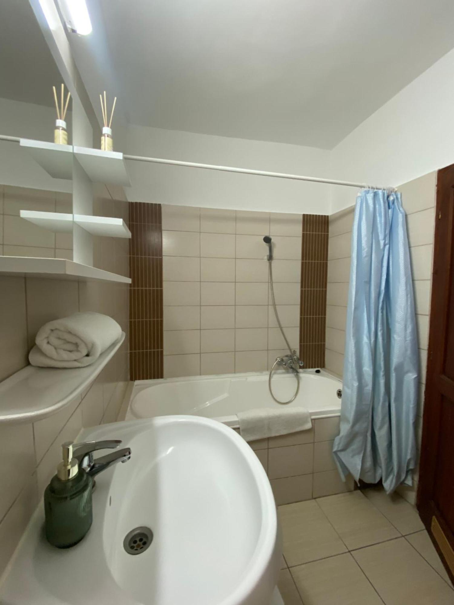 Katalinkert Panzio Bed & Breakfast เยอร์ ภายนอก รูปภาพ