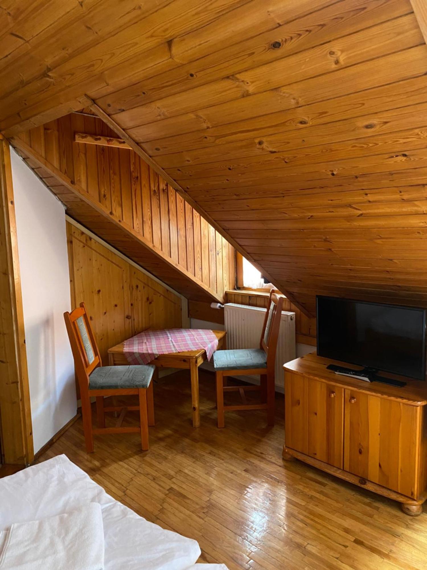 Katalinkert Panzio Bed & Breakfast เยอร์ ภายนอก รูปภาพ