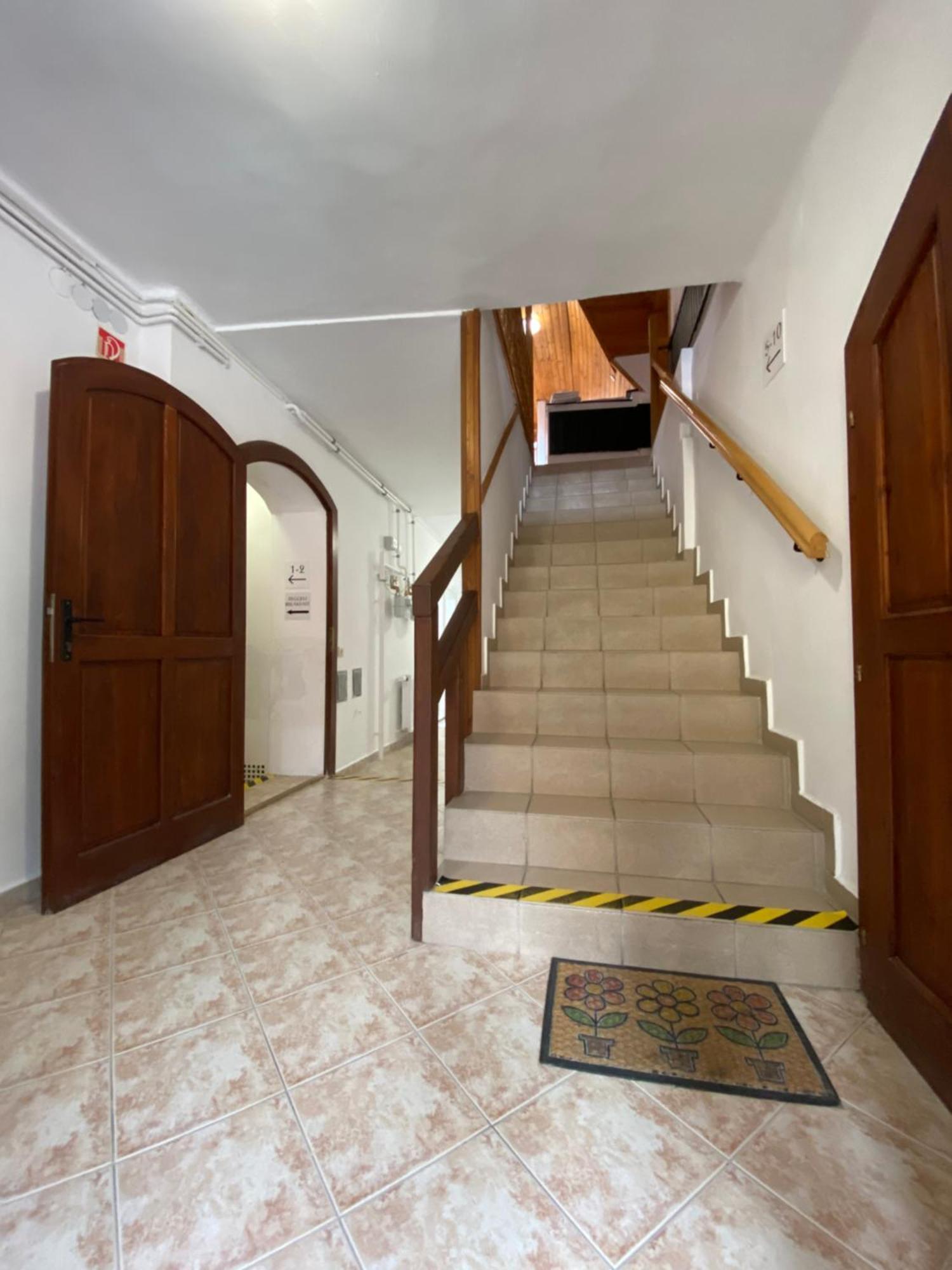 Katalinkert Panzio Bed & Breakfast เยอร์ ภายนอก รูปภาพ